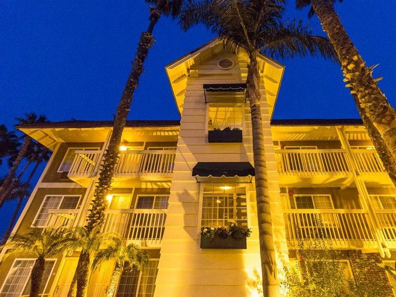 Ramada By Wyndham Costa Mesa/Newport Beach Exterior photo