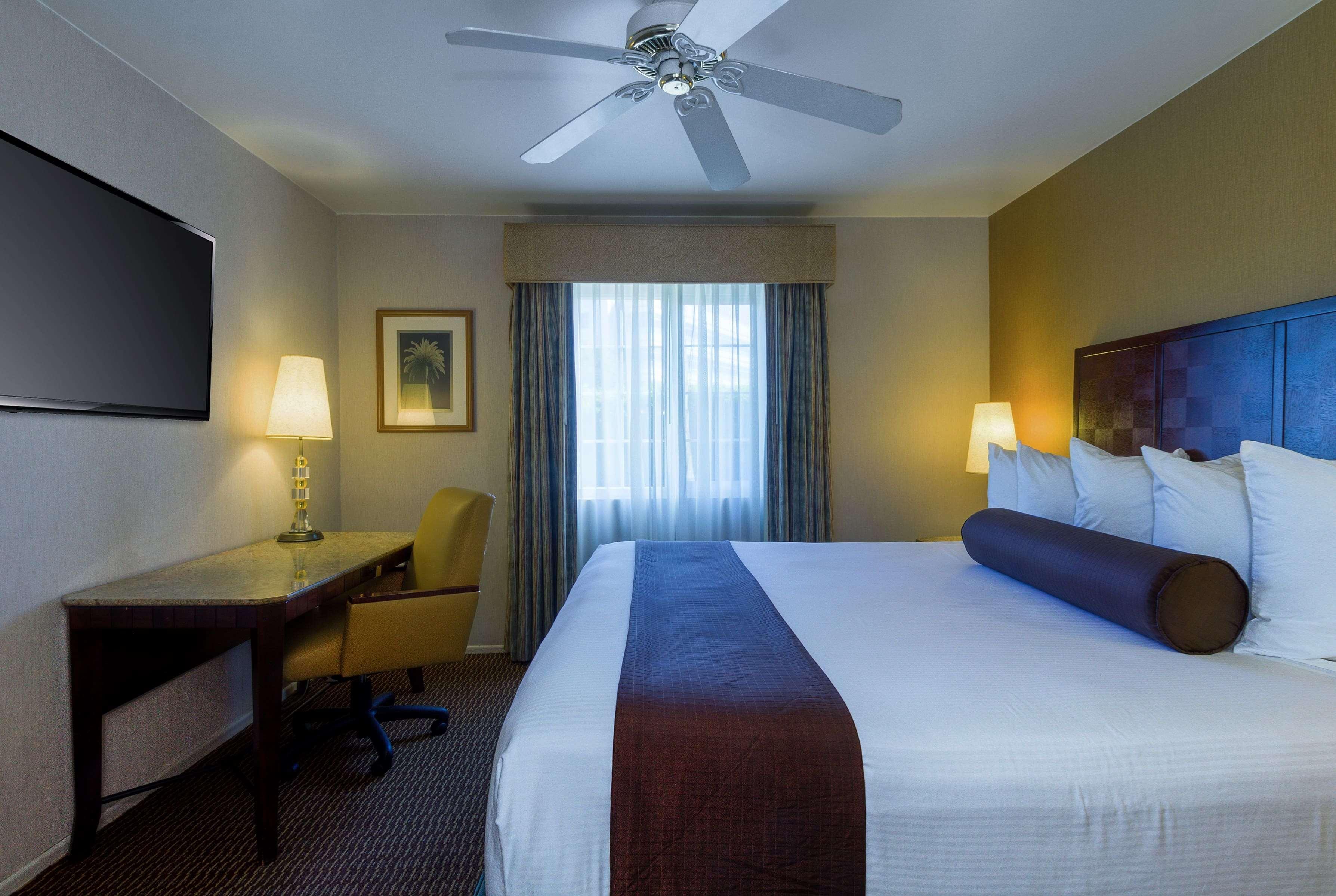 Ramada By Wyndham Costa Mesa/Newport Beach Exterior photo