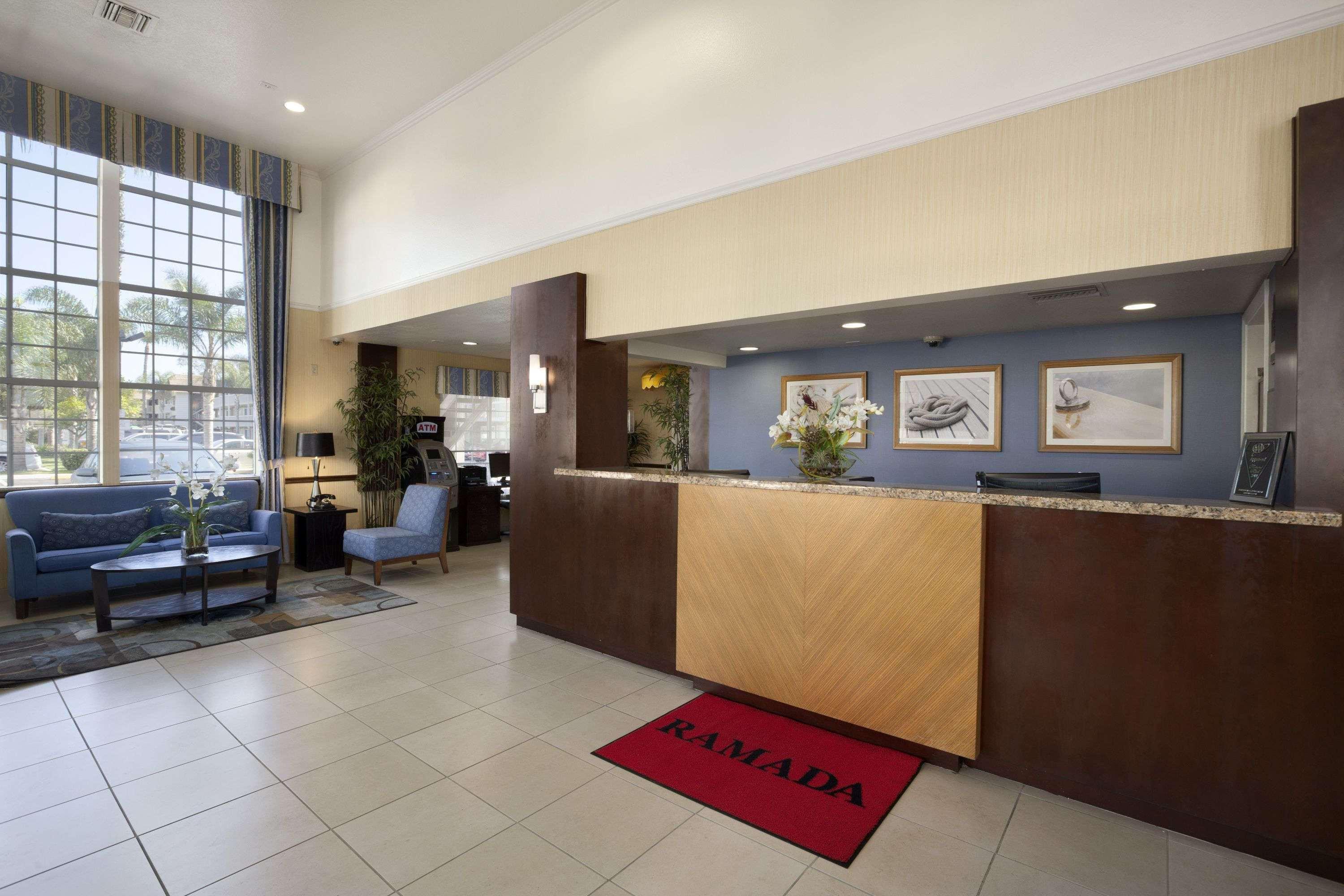 Ramada By Wyndham Costa Mesa/Newport Beach Exterior photo