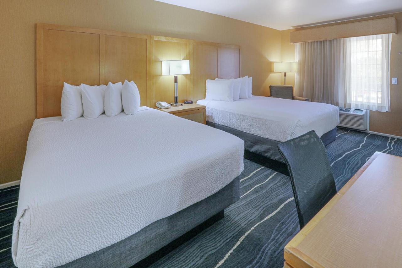 Ramada By Wyndham Costa Mesa/Newport Beach Exterior photo