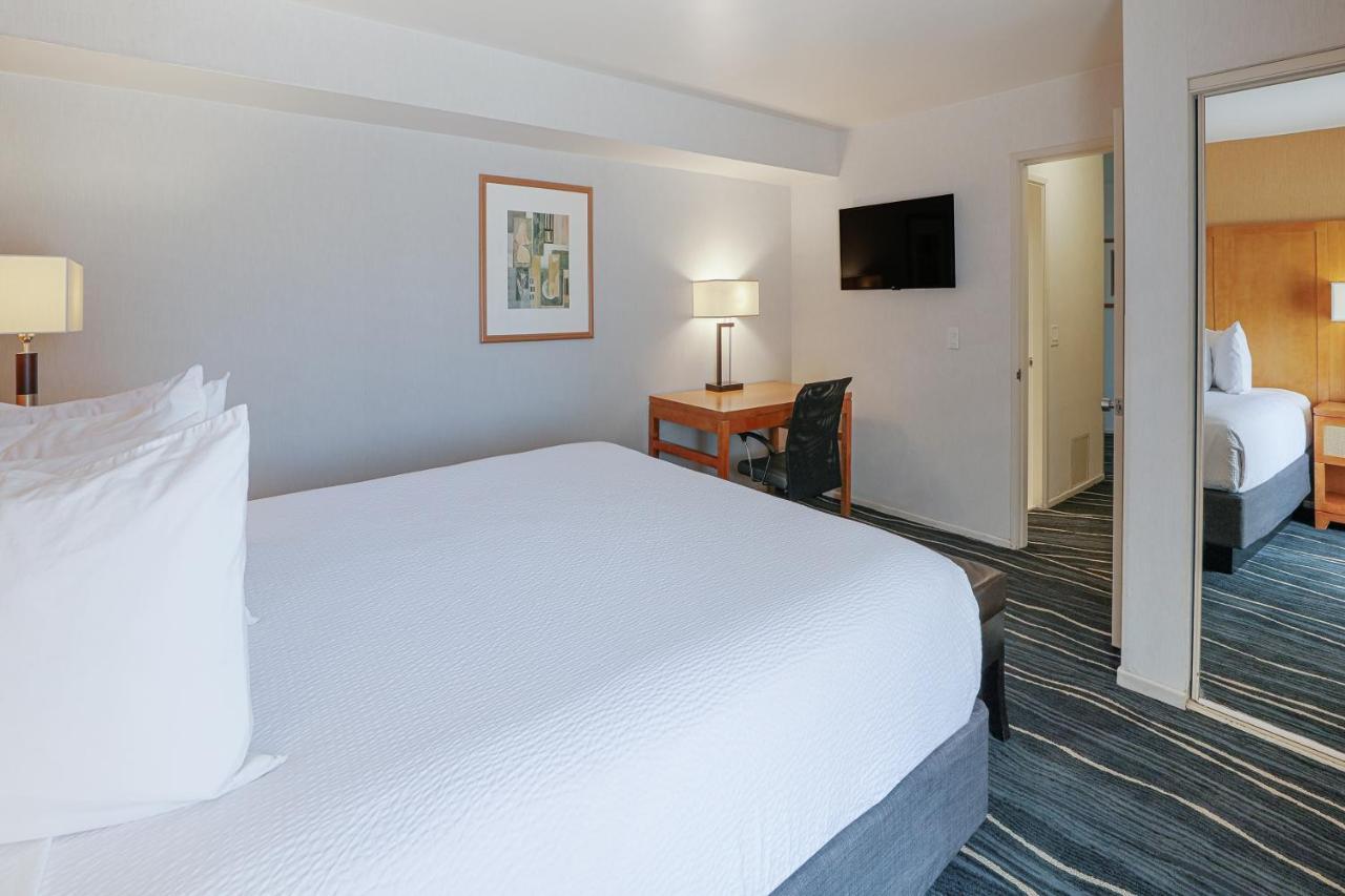 Ramada By Wyndham Costa Mesa/Newport Beach Exterior photo