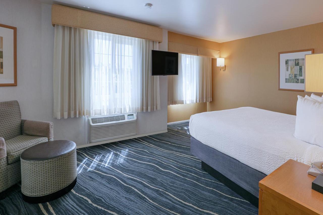 Ramada By Wyndham Costa Mesa/Newport Beach Exterior photo