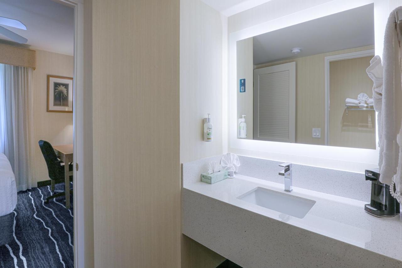 Ramada By Wyndham Costa Mesa/Newport Beach Exterior photo