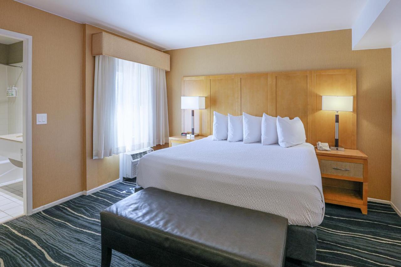 Ramada By Wyndham Costa Mesa/Newport Beach Exterior photo