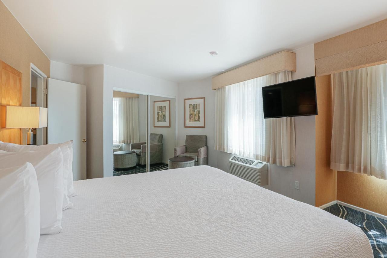 Ramada By Wyndham Costa Mesa/Newport Beach Exterior photo