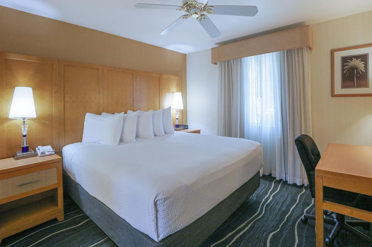Ramada By Wyndham Costa Mesa/Newport Beach Exterior photo