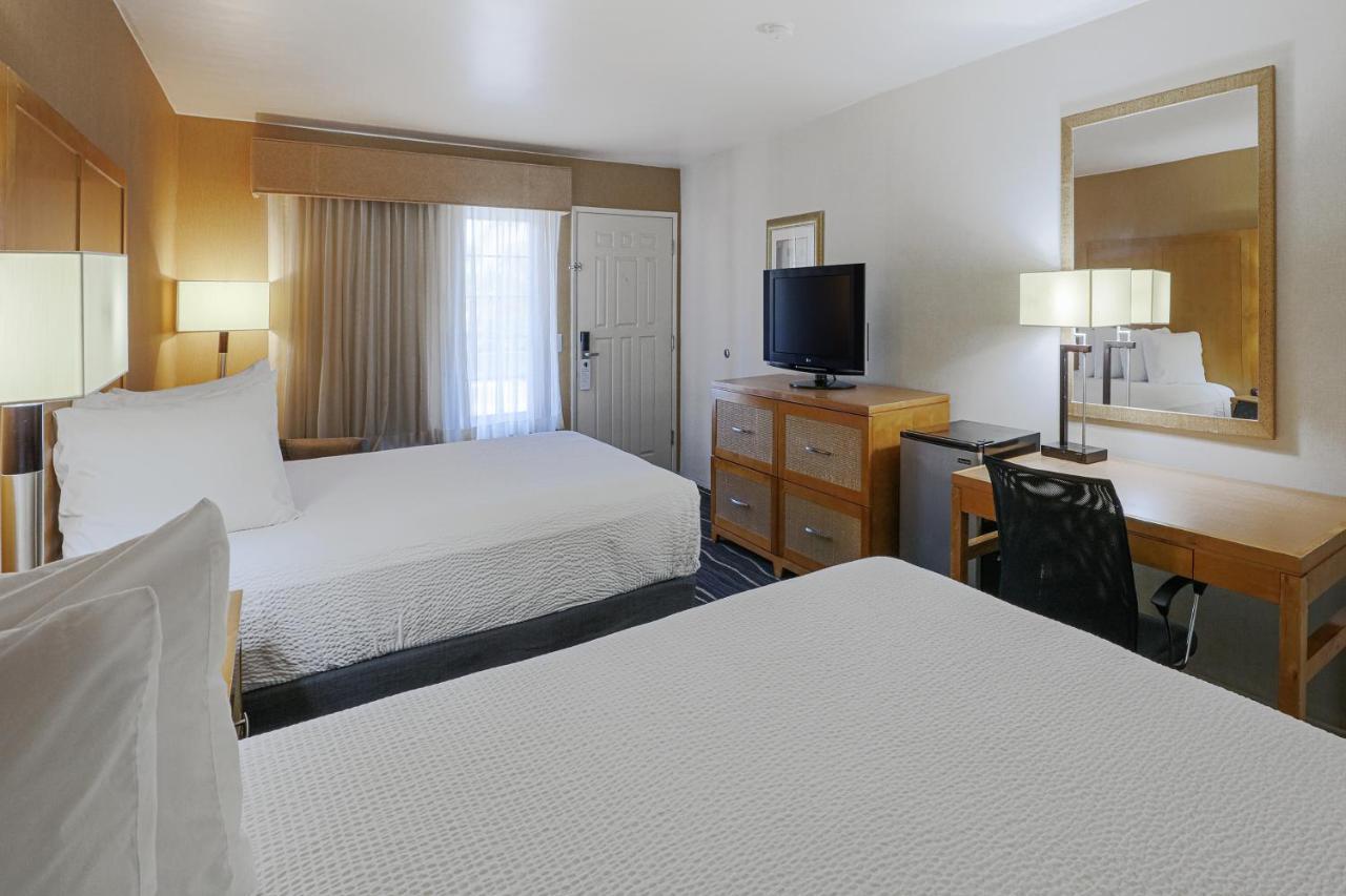 Ramada By Wyndham Costa Mesa/Newport Beach Exterior photo
