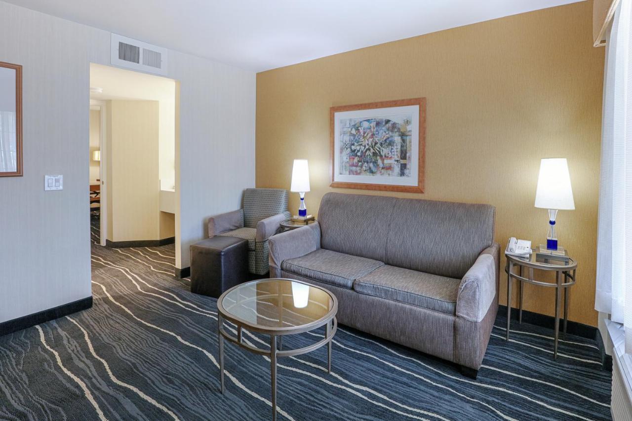 Ramada By Wyndham Costa Mesa/Newport Beach Exterior photo