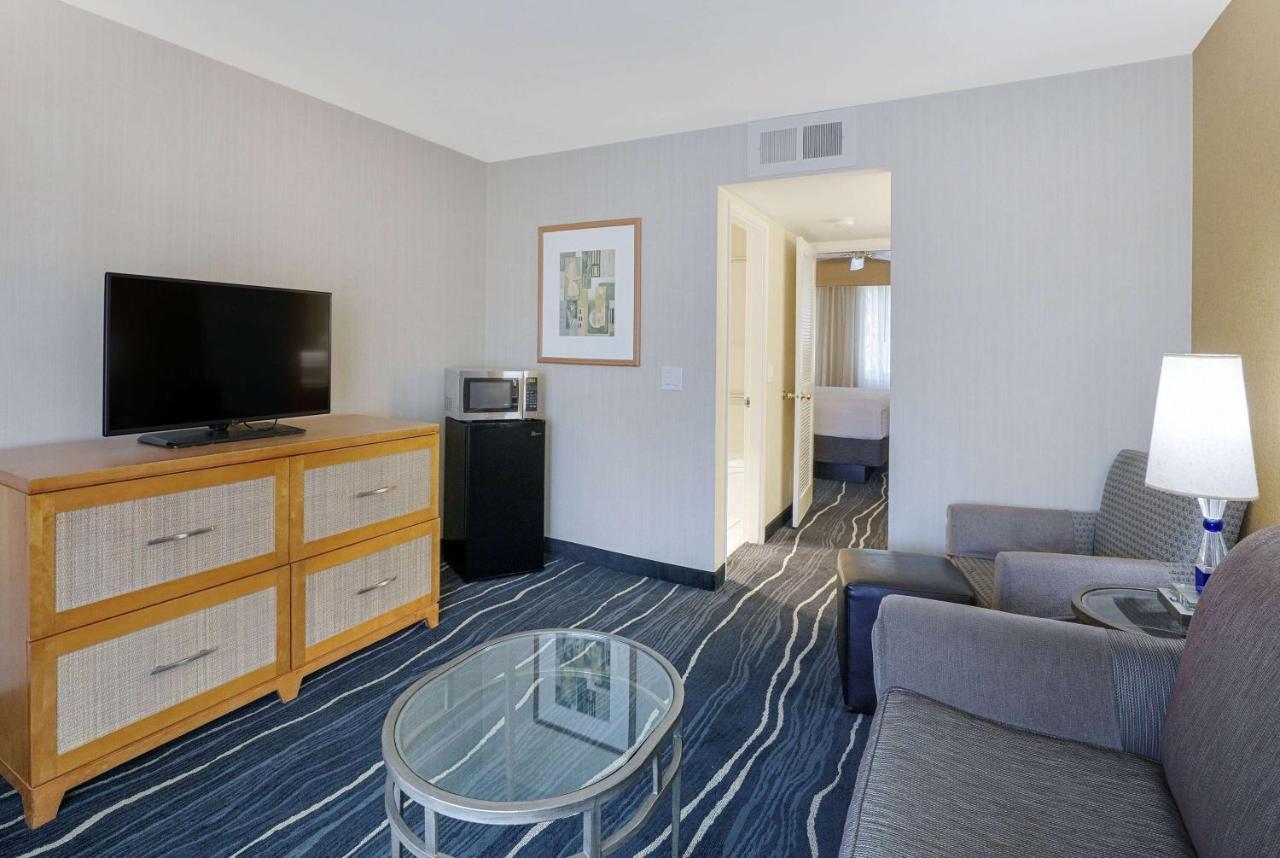 Ramada By Wyndham Costa Mesa/Newport Beach Exterior photo