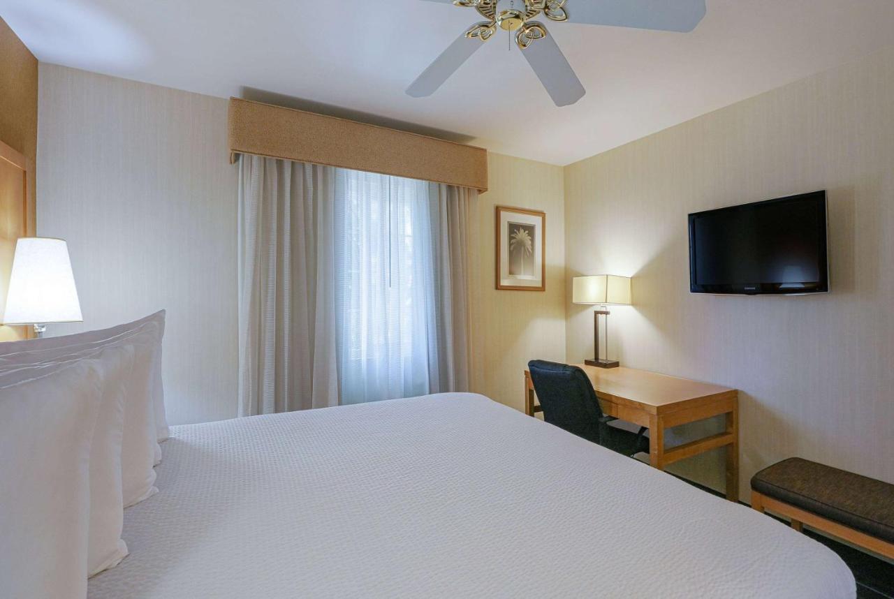 Ramada By Wyndham Costa Mesa/Newport Beach Exterior photo