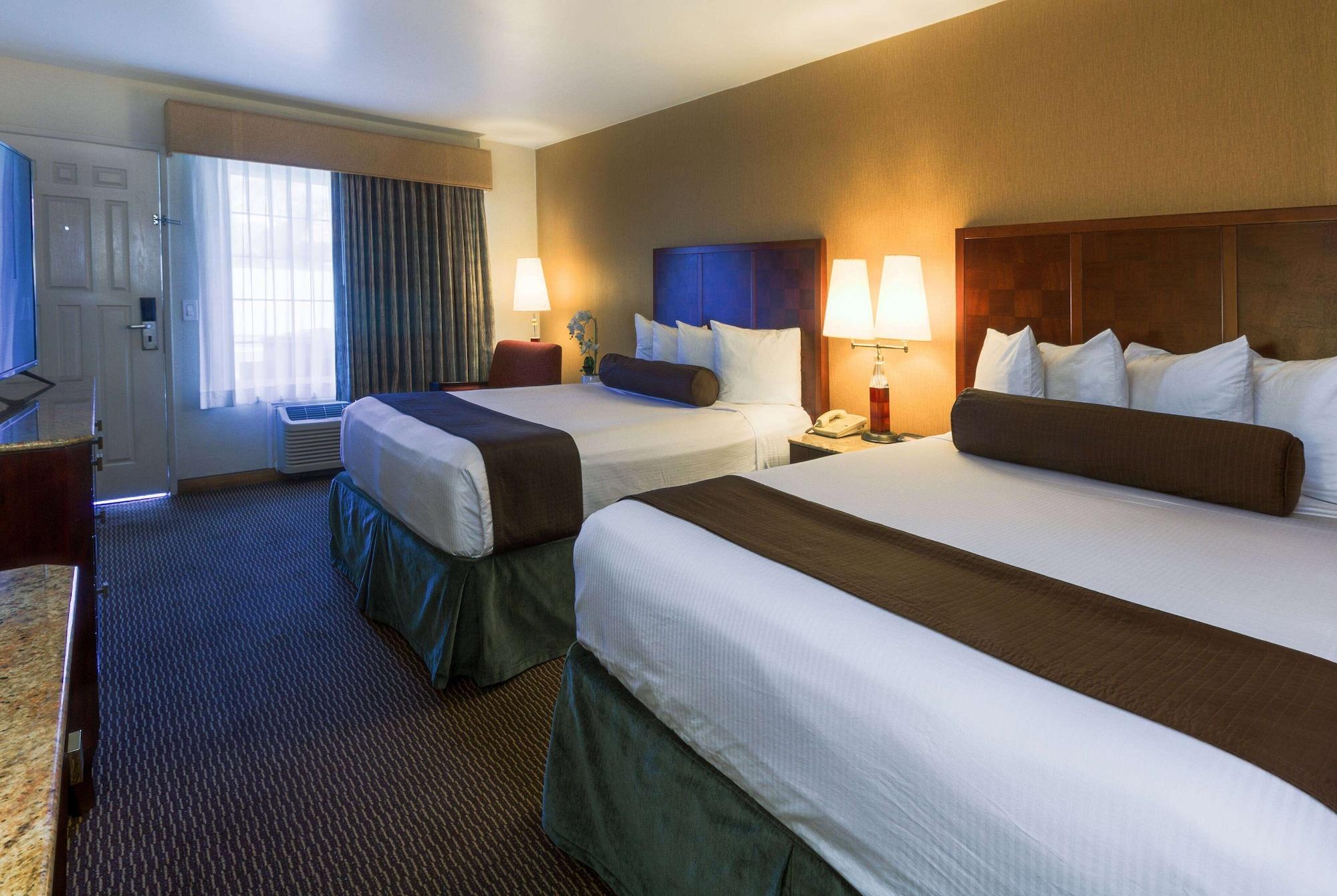 Ramada By Wyndham Costa Mesa/Newport Beach Exterior photo