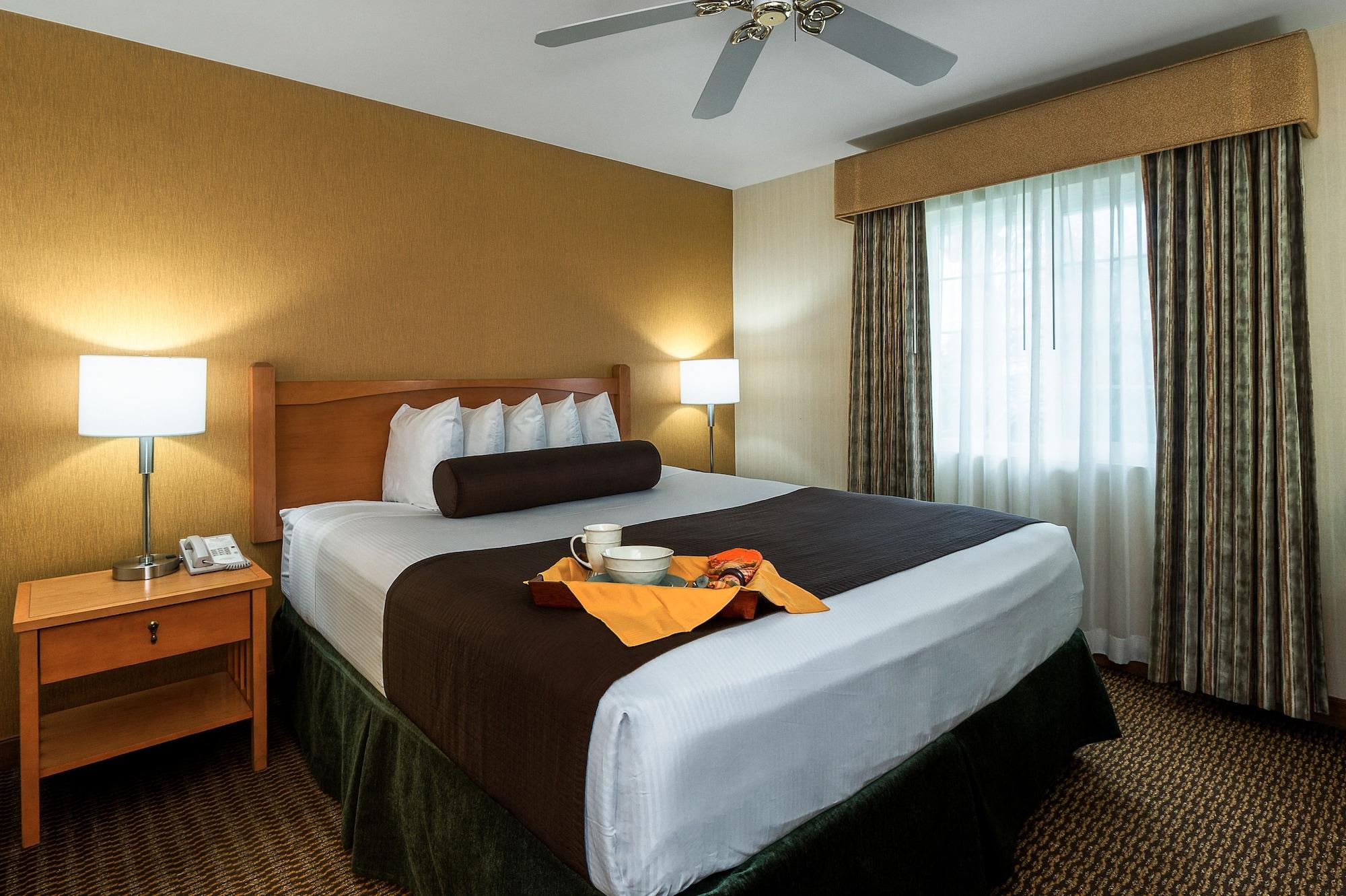 Ramada By Wyndham Costa Mesa/Newport Beach Exterior photo