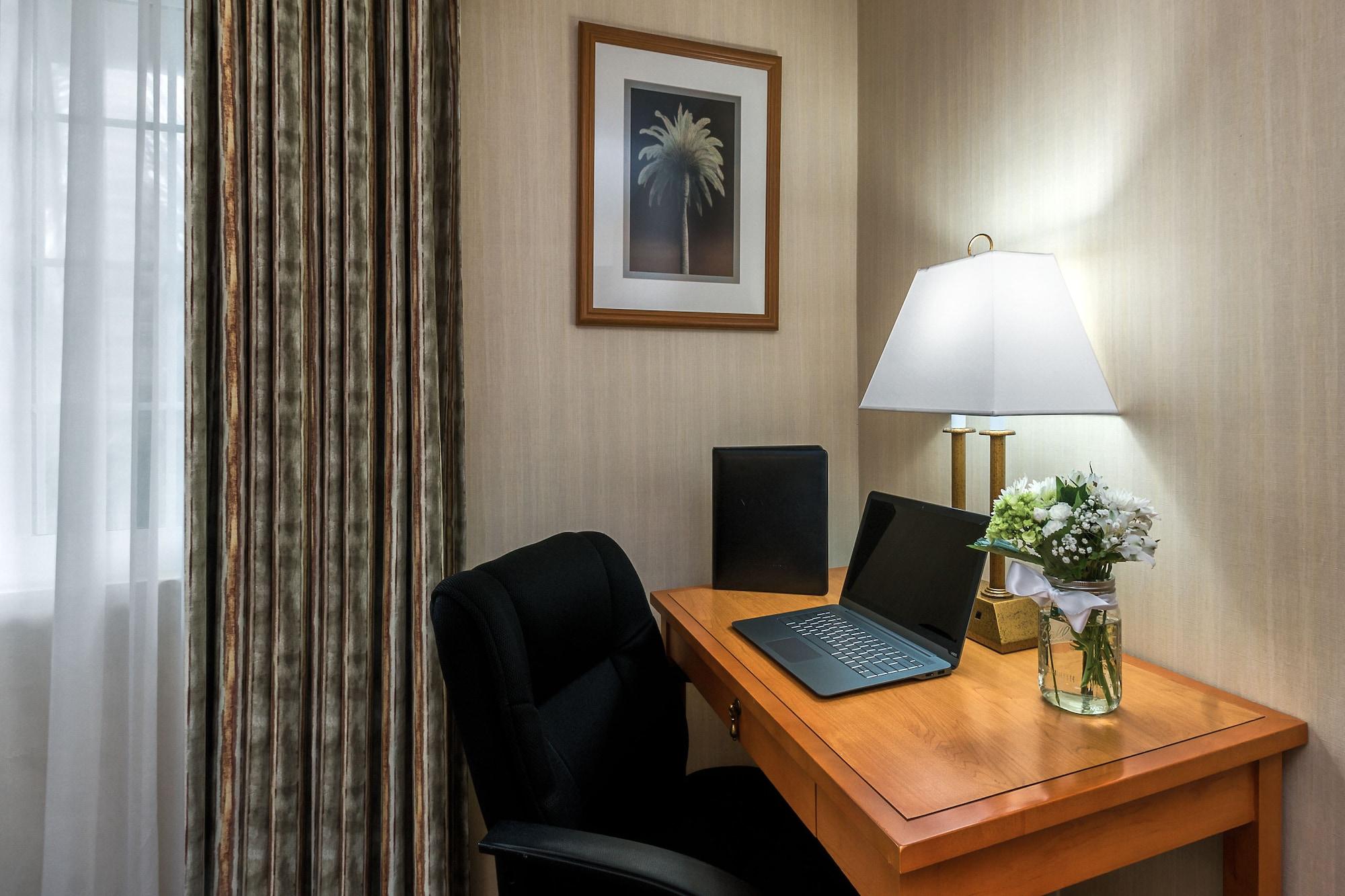 Ramada By Wyndham Costa Mesa/Newport Beach Exterior photo