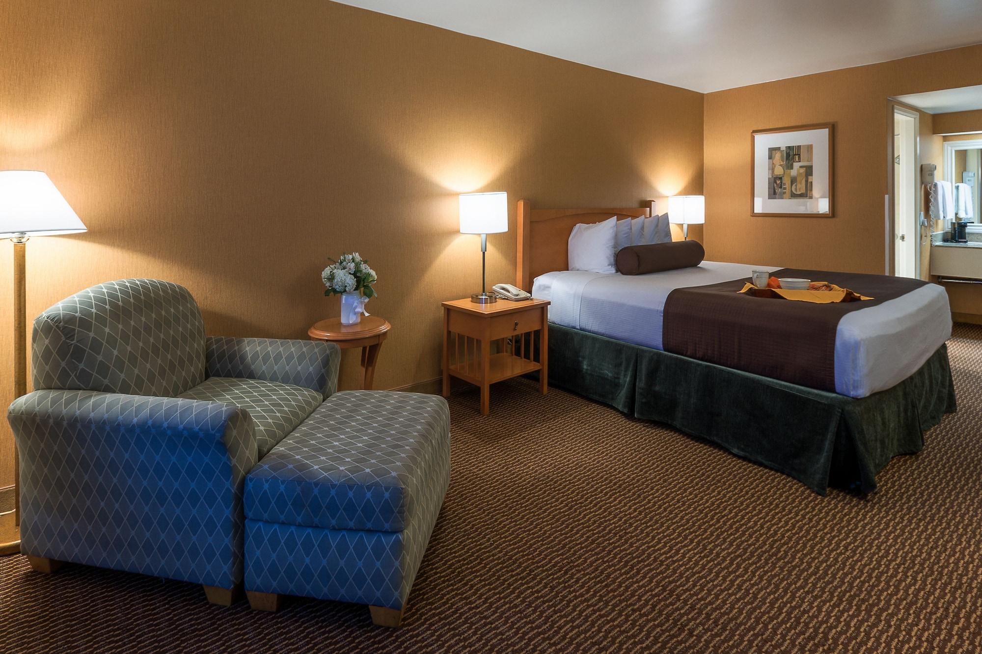 Ramada By Wyndham Costa Mesa/Newport Beach Exterior photo