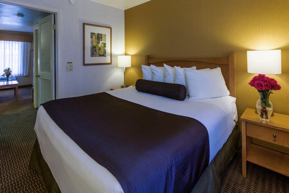 Ramada By Wyndham Costa Mesa/Newport Beach Exterior photo